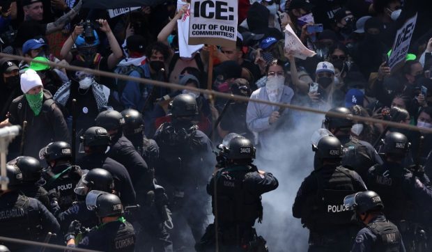 Ce înseamnă desfășurarea de trupe ale Gărzii Naționale de Donald Trump la protestele din Los Angeles | VIDEO