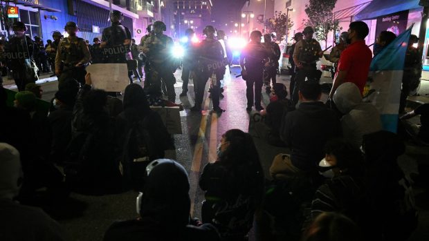 Donald Trump trimite 700 de pușcași marini în Los Angeles. Proteste uriașe în alte 9 orașe din SUA, se anunță o „criză națională”