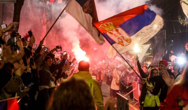 Zeci de mii de studenți și susținători protestează la Belgrad pentru alegeri anticipate și schimbare politică