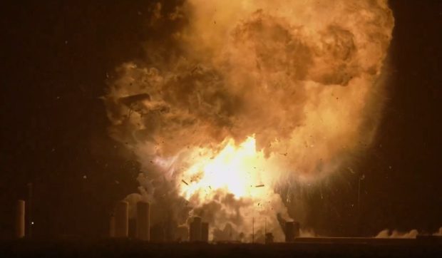 Momentul în care racheta Starship a lui Elon Musk explodează într-o minge uriașă de foc