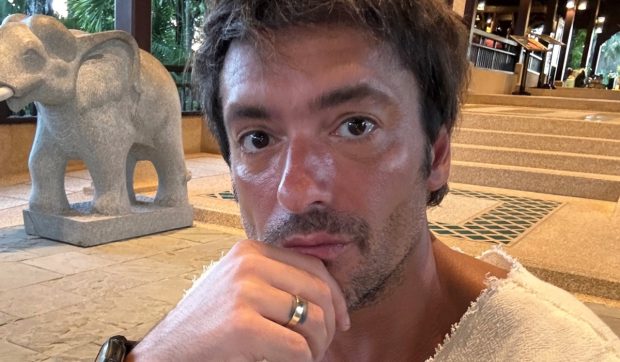 Imagine Stire Ce a găsit Radu Vâlcan în aeroportul din Otopeni. Prezentatorul de la „Insula iubirii” a fost oripilat | 2review.ro