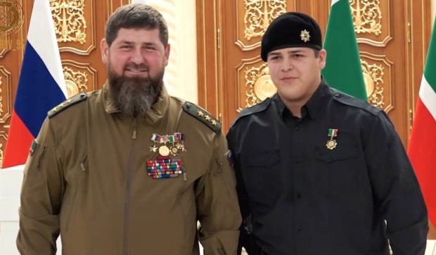 Adam, fiul cel mic al lui Ramzan Kadîrov, se însoară la 17 ani. Este deja secretar al Consiliului de Securitate al Ceceniei, cel mai tânăr demnitar din spațiul ex-sovietic