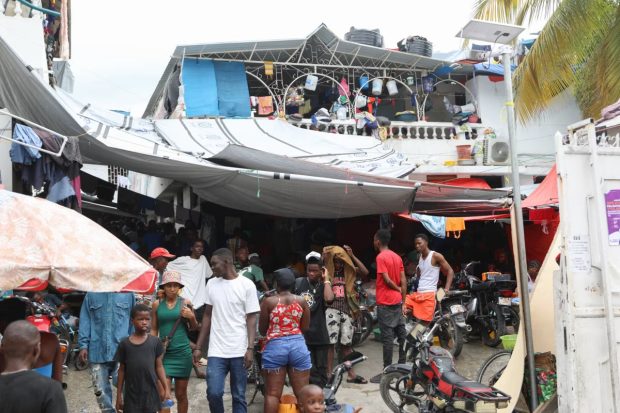 Reportaj cutremurător din Haiti, un stat eșuat: gangsterii cer negocieri, altfel sunt gata să răstoarne ultimul bastion al guvernului