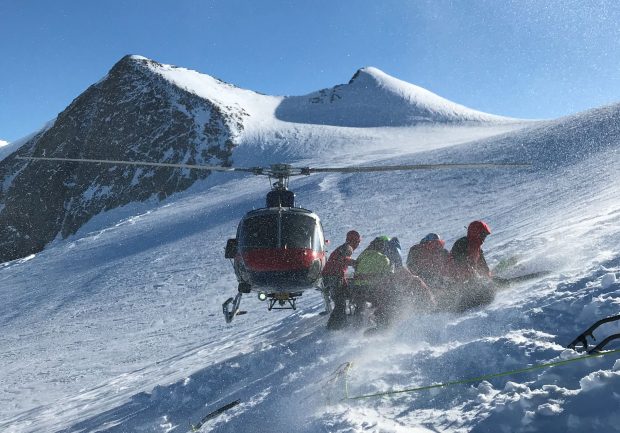 Trei alpiniști au murit după ce au fost loviți de fulger în vârful unui munte din Austria