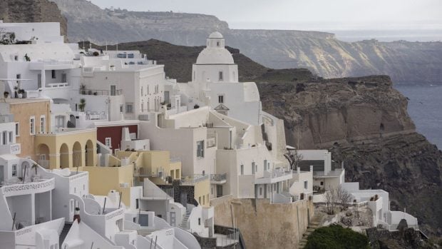 Dezbatere în Grecia pe seama turiștilor: sunt prea mulți sau au insulele probleme de infrastructură? Cazul Santorini