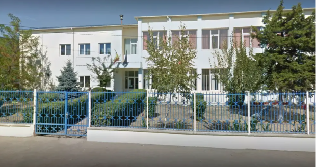 Elevă de 14 ani, găsită înconștientă în baia unei școli din Mangalia. Ce au descoperit anchetatorii