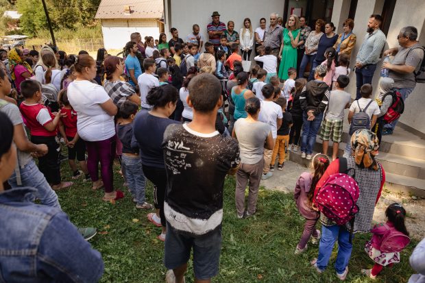 O treime dintre copiii români sunt în pericol de a ajunge la maturitate săraci. Influența nivelului de educație al părinților | Studiu