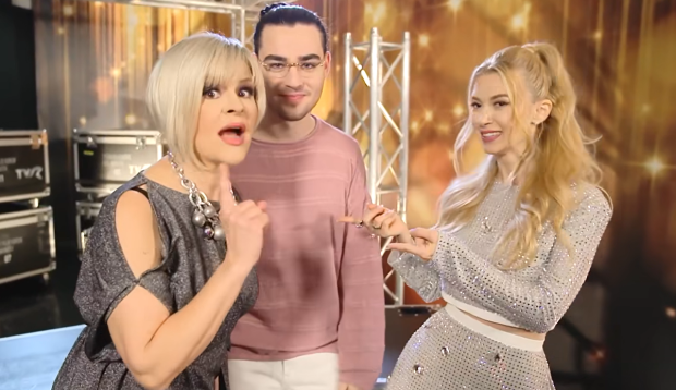 Imagine Stire Ce crede Sanda Ladoși despre Andreea Bălan, colega ei din juriul emisiunii „Vedeta familiei”. „Consider că șapte ani de acasă sunt valabili în orice epocă” | 2review.ro