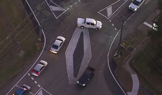 Un nou sens giratoriu i-a lăsat fără cuvinte și reflexe pe șoferi: „Cine a făcut asta ar trebui concediat”