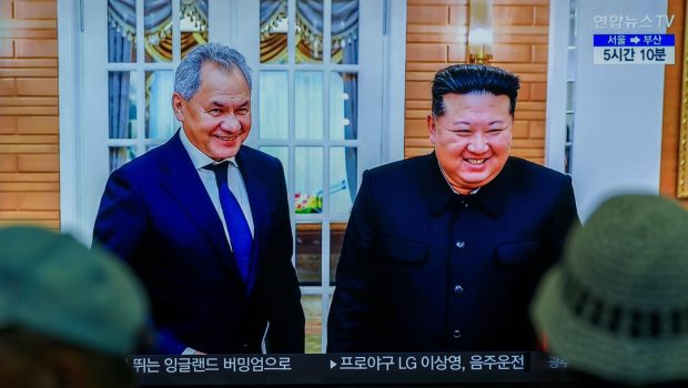 Vladimir Putin l-a trimis pe Serghei Șoigu la Phenian să se întâlnească cu Kim Jong-un, pentru a doua oară în mai puțin de trei luni. Ce vor discuta