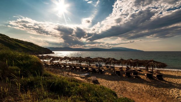 Skiathos, insula cu peste 70 de plaje spectaculoase. Destinația ideală de vacanță aproape de România