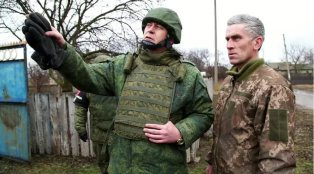 Un soldat ucrainean eliberat din captivitatea rusă riscă 12 ani de închisoare. Acuzațiile care i se aduc în țara natală