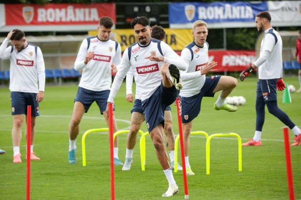 Ștefan Baiaram ratează Euro U21 din Slovacia din cauza unei accidentări. Fotbalistul Craiovei are o poveste emoționantă, după ce a fost abandonat la 6 luni: „E un ghinionist”