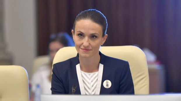 „Ecosistem de paraziţi” în jurul consulatelor. Ce spune Oana Ţoiu despre introducerea unor taxe consulare pentru diaspora