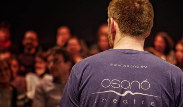 Abuzuri grave, avansuri lascive neconsensuale și manipulări emoționale ale adolescenților, pe bani publici din România și Ungaria și cu fonduri UE, la Teatrul Osonó din Sfântu Gheorghe