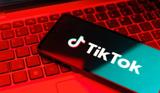 TikTok a interzis hashtag-ul „SkinnyTok”. Trendul viral peste tot în lume punea în pericol adolescentele