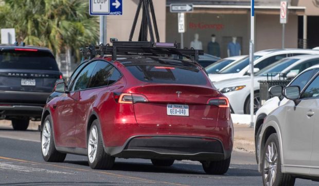 Viteza maximă cu care s-a „autocondus” pe autostradă prima mașină complet autonomă de la Tesla, la proprietarul său din Texas