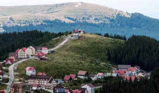 Fenomen inexplicabil pe Transalpina: prețurile camerelor de cazare duble din Rânca sunt destul de mici, dar turiștii nu rămân peste noapte