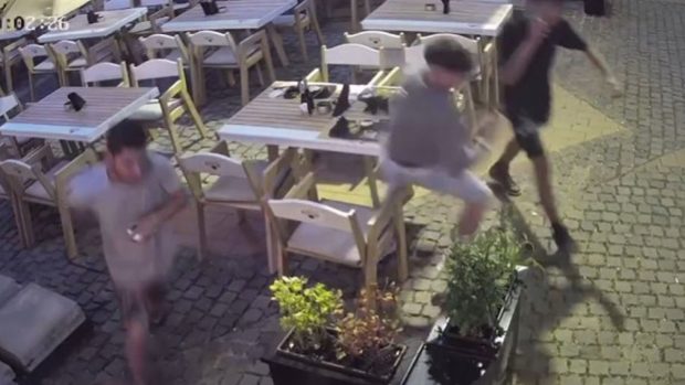 Trei băieți din Timișoara au luat o masă copioasă la restaurant, pe care nu au mai plătit-o: proprietarii le cer măcar un review
