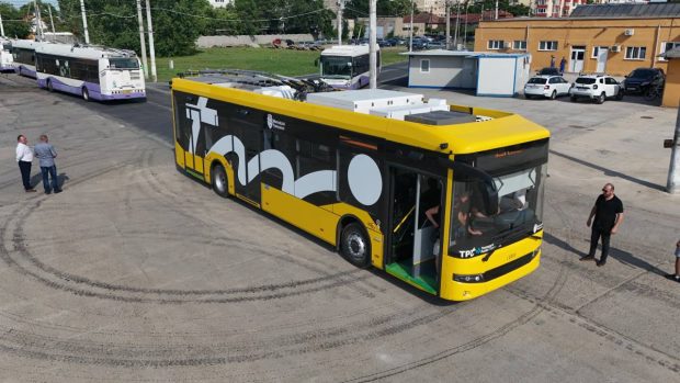 Cum arată noile troleibuze Bozankaya, cumpărate de Primăria Timișoara. Primul dintre ele a ajuns deja în oraș