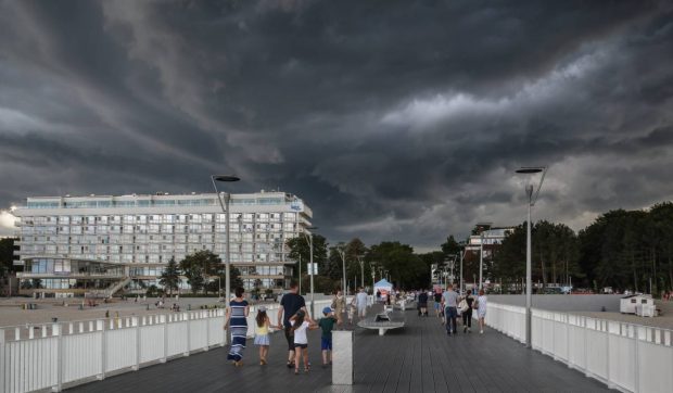 Un bărbat de 29 de ani a fost lovit de fulger chiar în luna de miere. Cuplul amânase inițial vacanța tragică