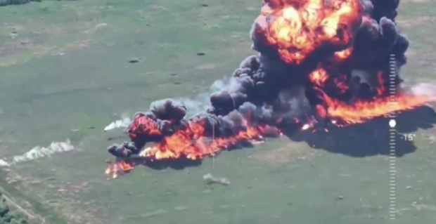 Momentul în care un avion rus de luptă Su-25 s-a prăbușit în flăcări