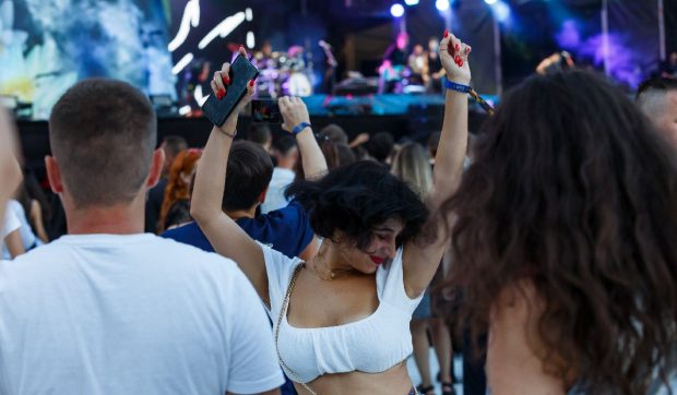 Elevii care iau zece la BAC 2025, premiați cu bilete la un mare festival din România