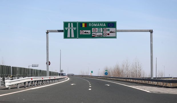 Un bărbat care a trecut de cinci ori vama cu un permis fals a fost obligat la muncă gratis de judecătorii din Oradea