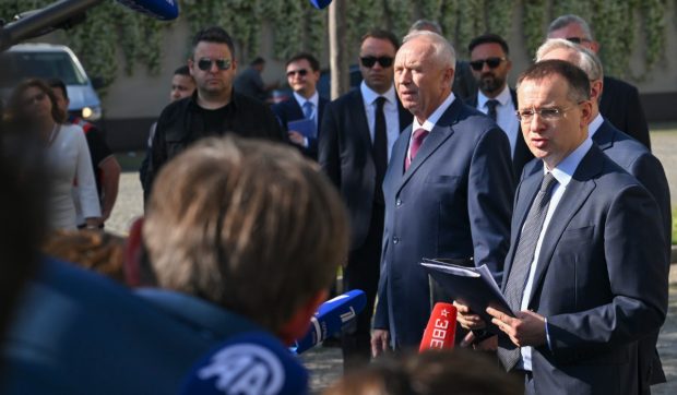 Rusia, dispusă la un armistițiu de trei zile pentru „ridicarea cadavrelor” de pe câmpul de luptă. Schimb de prizonieri