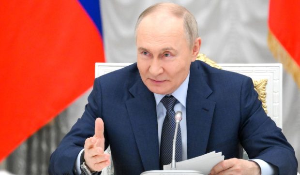 Vladimir Putin a anunțat că e gata să se întâlnească cu Volodimir Zelenski, dar nu-l recunoaște ca autoritate legitimă în Ucraina