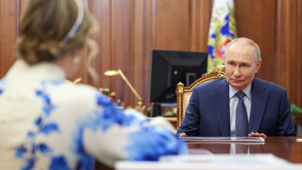 Vladimir Putin și-a înghițit limba după atacurile ucrainene asupra bazelor aeriene rusești. Presa de stat sugerează un răspuns nuclear