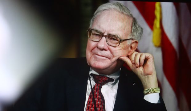 Warren Buffett donează 6 miliarde de dolari către organizații caritabile. Cea mai mare parte a acțiunilor a fost destinată Fundației Bill & Melinda Gates, restul a fost împărțit între 4 instituții