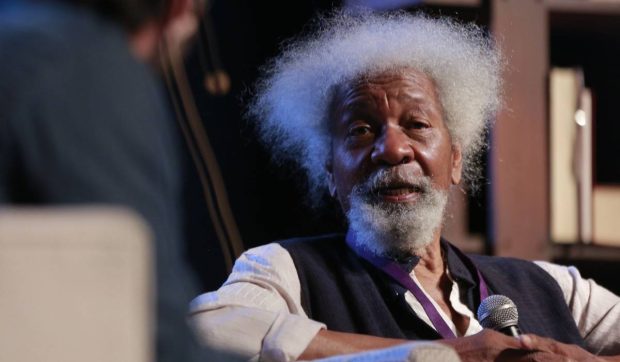 Cine este Wole Soyinka, nigerianul de 90 de ani, păcălit de un taximetrist lacom din Otopeni. A fost premiat cu Nobel pentru literatură