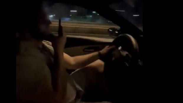 Youtuber reținut după cursă nebună, în care a gonit cu peste 380 km/ h vorbind la telefon și cu o mână pe volan, la Varșovia | VIDEO