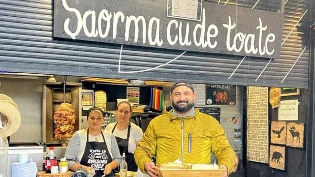 Un român a vândut șaorma de 24.000 de lire sterline în primele două zile în care a deschis șaormeria, în suburbia „Bontoc”, la Londra