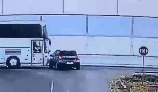 Tânără în stare critică după un accident inexplicabil, filmat de o cameră de supraveghere, în Lumina