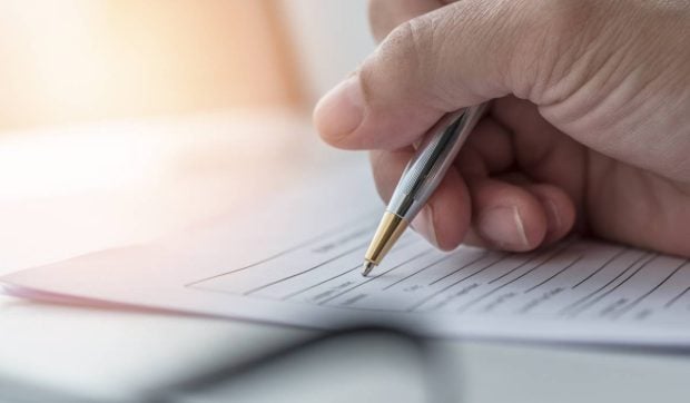 Absolvenții care nu au lucrat niciodată pot primi ajutor de șomaj. E valabil și pentru cei care nu au BAC-ul. Care sunt condițiile