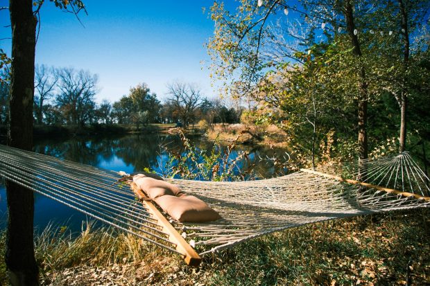 Top 5 idei de amenajare cu balansoar pentru grădini de vis
