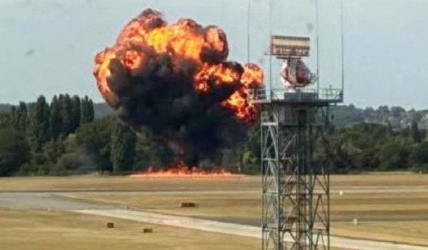 Un avion mic de pasageri s-a prăbușit și a explodat la câteva momente după decolare pe un aeroport din Marea Britanie I VIDEO