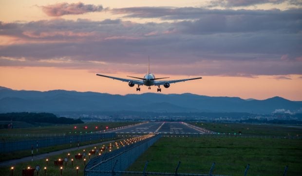 Un tânăr de 27 de ani, recent eliberat dintr-un spital de psihiatrie, a forțat un avion să aterizeze cu o singură propoziție