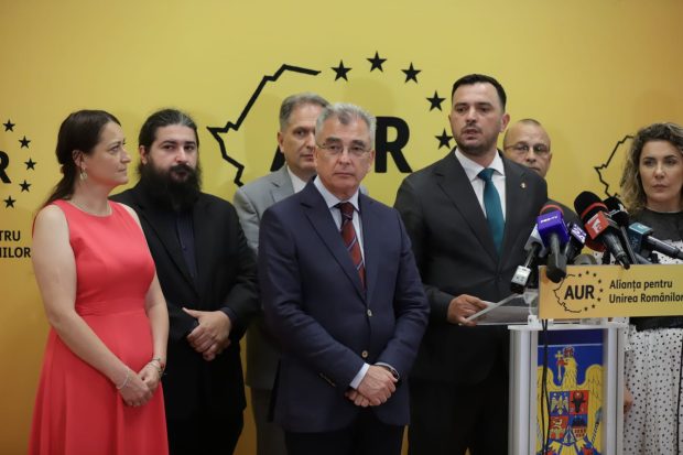 „Afară cu piromanii din Guvern!”. Opoziția va depune moțiune de cenzură după asumarea măsurilor de austeritate ale guvernului Bolojan