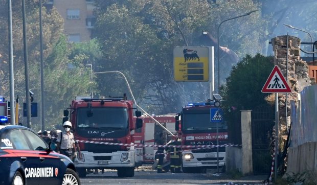 Momentul în care benzinăria din Roma explodează, rănind grav mulți polițiști, pompieri și medici
