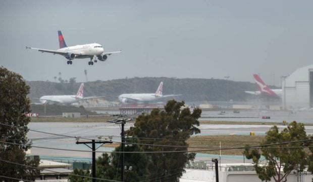 Un avion care zbura spre Olanda a aterizat de urgență după „cele mai nebune turbulențe”. 25 de oameni au fost răniți: „Am fost ridicat pur și simplu de pe scaun”