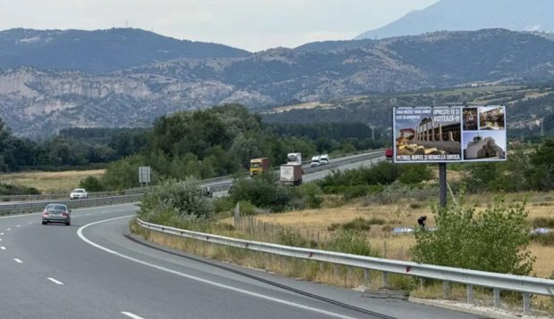 Motivul pentru care pe drumurile din Bulgaria spre Grecia au apărut mai multe panouri în limba română cu Baba Vanga: „Profet al viitorului”