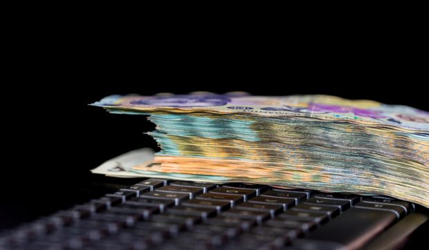 Guvernul vrea să blocheze cumpărarea de mașini dacă ai datorii la taxe, impozite sau amenzi