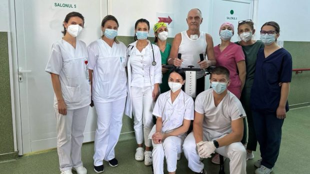 Pacient ajuns în comă, smuls din ghearele morții la Timișoara după 60 de zile. Bărbatul fusese înțepat de un țânțar
