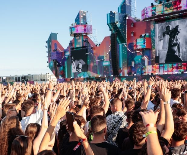 La festivalul Beach, Please! s-a scandat „Ceauşescu, Ceauşescu!”: „E o expresie a banalizării răului”, avertizează IICMER
