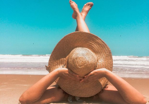 Beneficiile mersului la plajă – de ce e bine să mergi vara la mare
