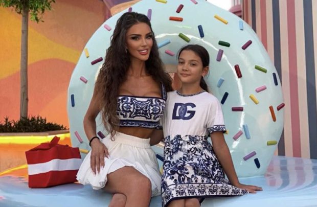 Imagine Stire Imagini din vacanța Biancăi Drăgușanu cu fiica Sofia în Bodrum. Ce au observat fanii: „O ajunge din urmă fata la înălțime” | 2review.ro