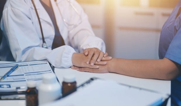 Cancerul lovește tot mai mulți tineri iar cercetătorii sunt speriați: „Ceva grav s-a întâmplat”